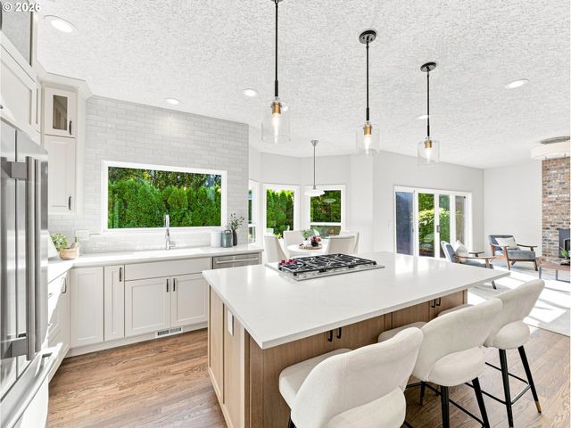 17994 SAINT CLAIR Dr, Lake Oswego, OR 97034