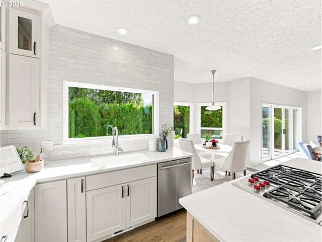 17994 SAINT CLAIR Dr, Lake Oswego, OR 97034