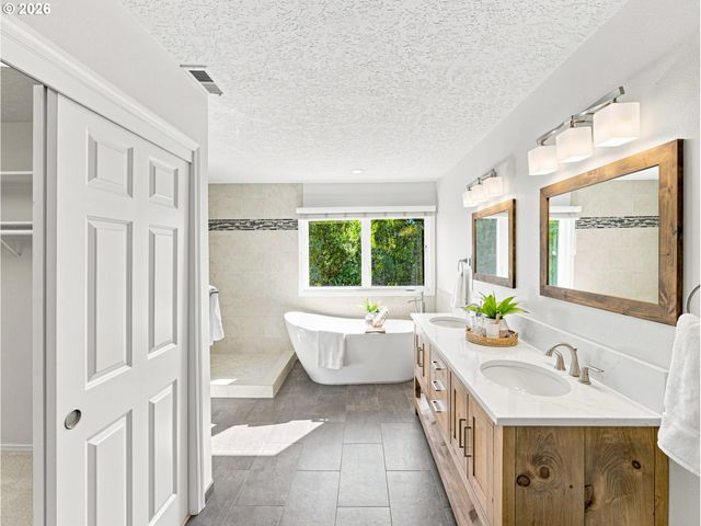17994 SAINT CLAIR Dr, Lake Oswego, OR 97034