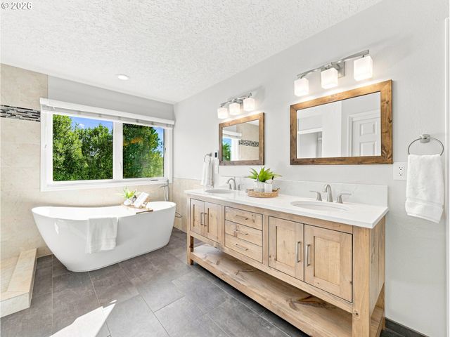 17994 SAINT CLAIR Dr, Lake Oswego, OR 97034
