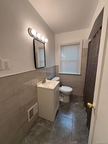 23045 Harding Avenue, Hazel Park, MI 48030