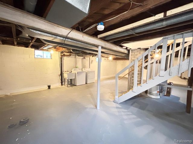 23045 Harding Avenue, Hazel Park, MI 48030