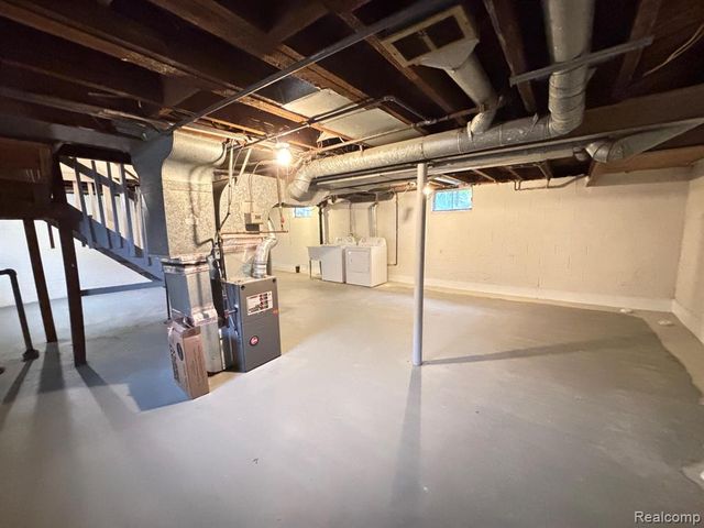 23045 Harding Avenue, Hazel Park, MI 48030