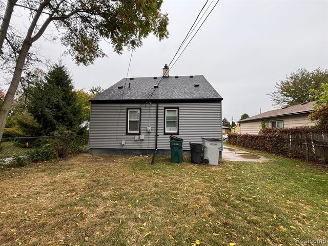 23045 Harding Avenue, Hazel Park, MI 48030