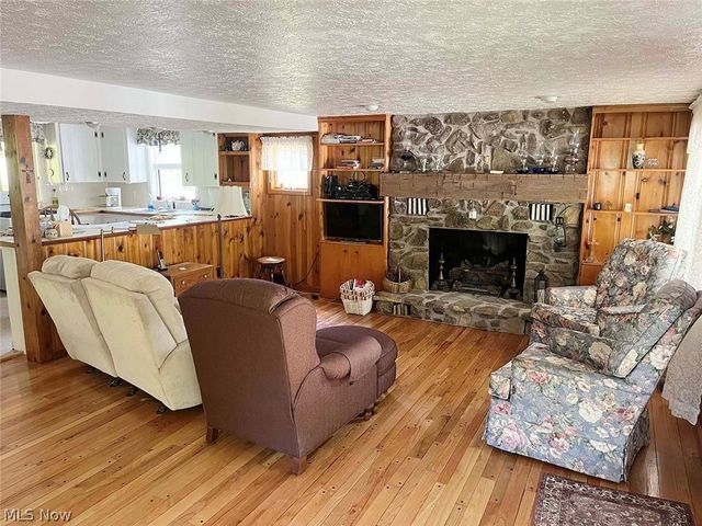 8180 Maple Street SW, Sherrodsville, OH 44675