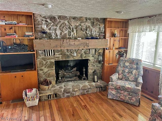 8180 Maple Street SW, Sherrodsville, OH 44675