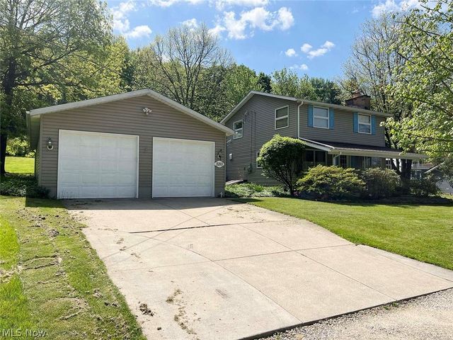 8180 Maple Street SW, Sherrodsville, OH 44675