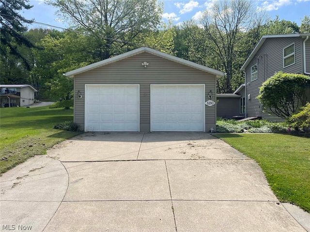 8180 Maple Street SW, Sherrodsville, OH 44675