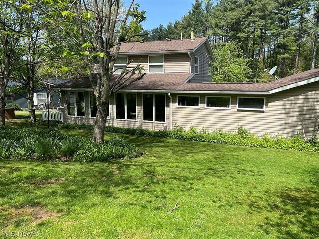 8180 Maple Street SW, Sherrodsville, OH 44675