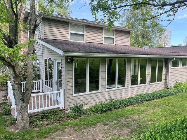 8180 Maple Street SW, Sherrodsville, OH 44675