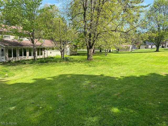 8180 Maple Street SW, Sherrodsville, OH 44675