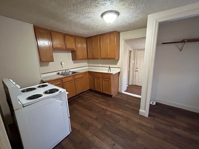 739 S Douglas Avenue, Springfield, MO 65806