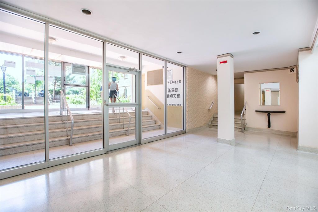 43-43 kissena blvd 306, Flushing, NY 11355 — photo 2