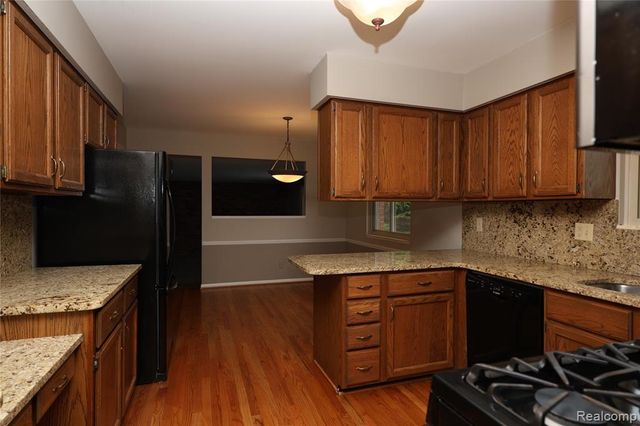 2301 Walnut Lake Road, West Bloomfield, MI 48323