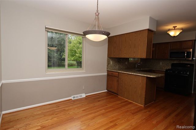 2301 Walnut Lake Road, West Bloomfield, MI 48323