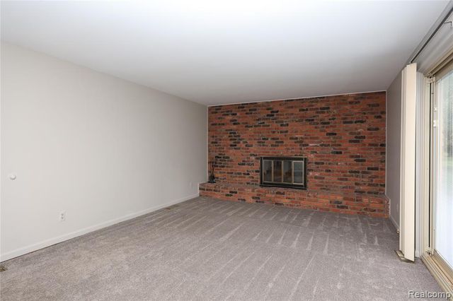 2301 Walnut Lake Road, West Bloomfield, MI 48323