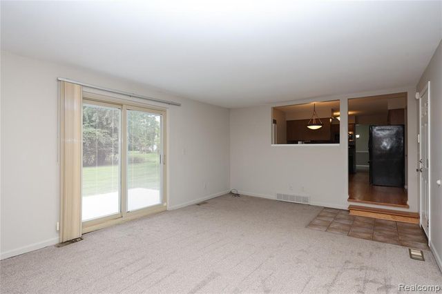 2301 Walnut Lake Road, West Bloomfield, MI 48323
