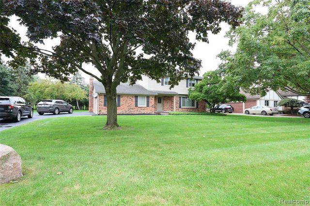 2301 Walnut Lake Road, West Bloomfield, MI 48323
