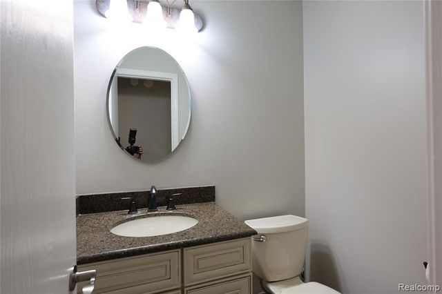 2301 Walnut Lake Road, West Bloomfield, MI 48323