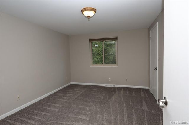 2301 Walnut Lake Road, West Bloomfield, MI 48323