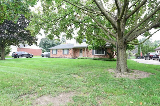 2301 Walnut Lake Road, West Bloomfield, MI 48323
