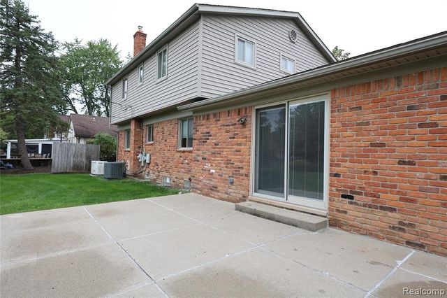 2301 Walnut Lake Road, West Bloomfield, MI 48323