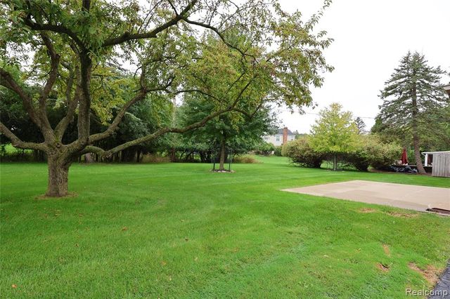 2301 Walnut Lake Road, West Bloomfield, MI 48323