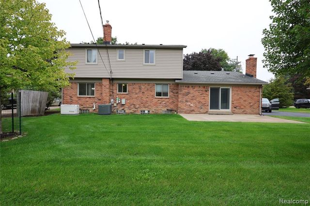 2301 Walnut Lake Road, West Bloomfield, MI 48323