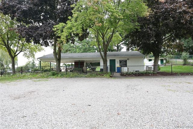2301 Walnut Lake Road, West Bloomfield, MI 48323
