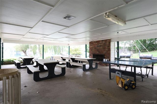 2301 Walnut Lake Road, West Bloomfield, MI 48323