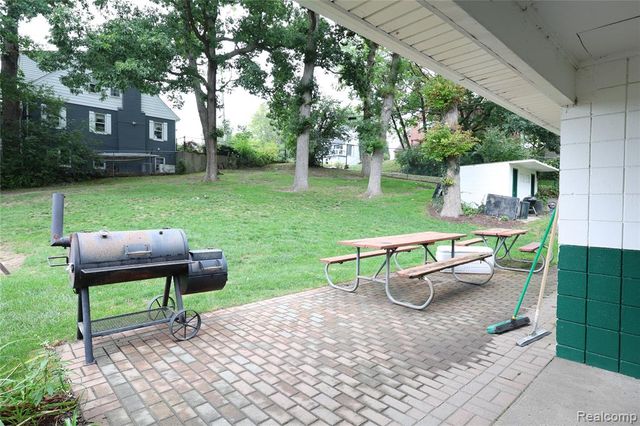 2301 Walnut Lake Road, West Bloomfield, MI 48323
