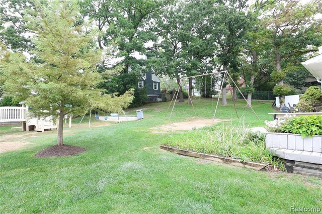 2301 Walnut Lake Road, West Bloomfield, MI 48323