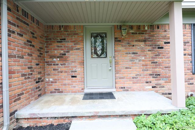 2301 Walnut Lake Road, West Bloomfield, MI 48323