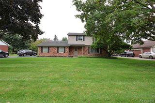 2301 Walnut Lake Road, West Bloomfield, MI 48323