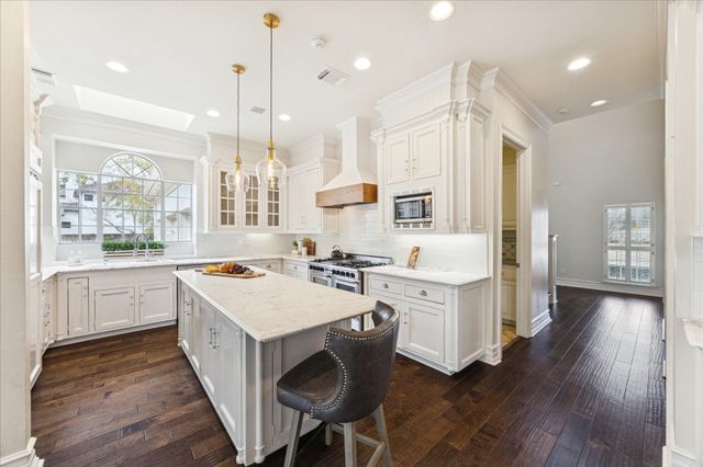 106 Melody Lane, Friendswood, TX 77546