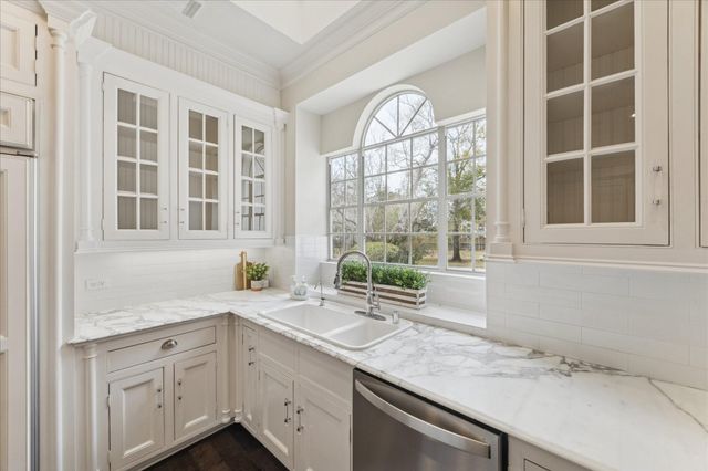 106 Melody Lane, Friendswood, TX 77546