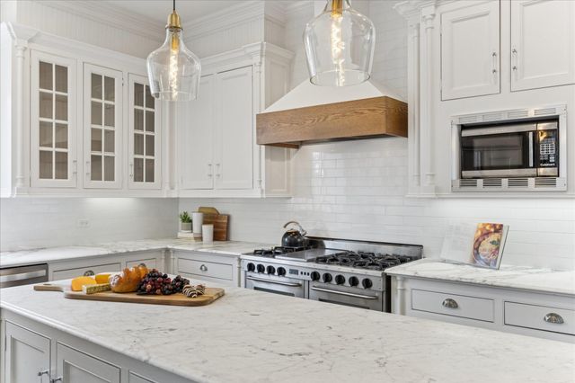 106 Melody Lane, Friendswood, TX 77546