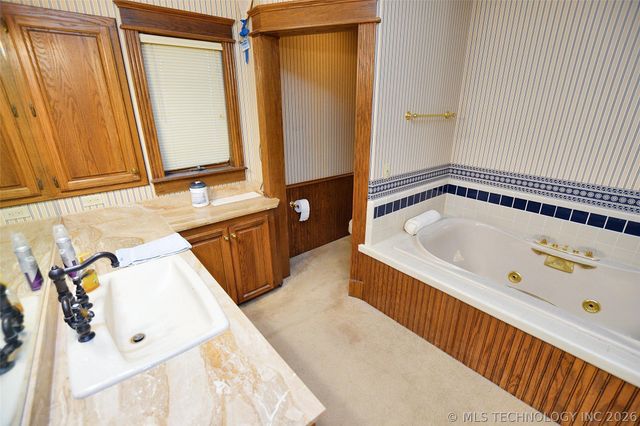 720 S East Avenue, Tahlequah, OK 74464