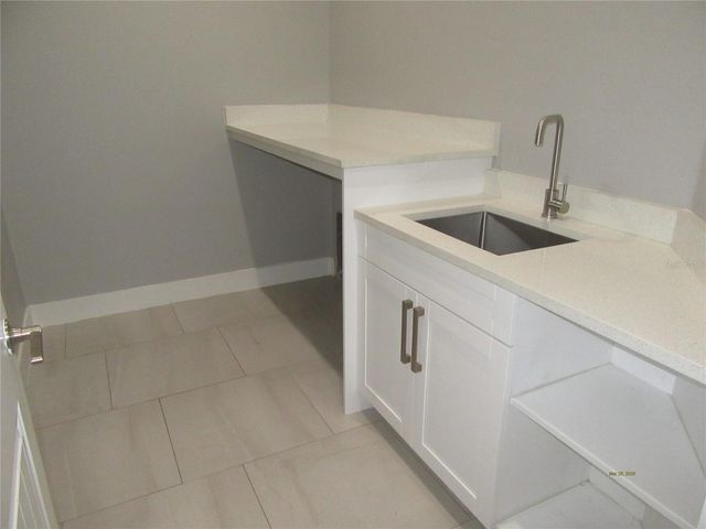 105 E BROAD STREET, Tampa, FL 33604