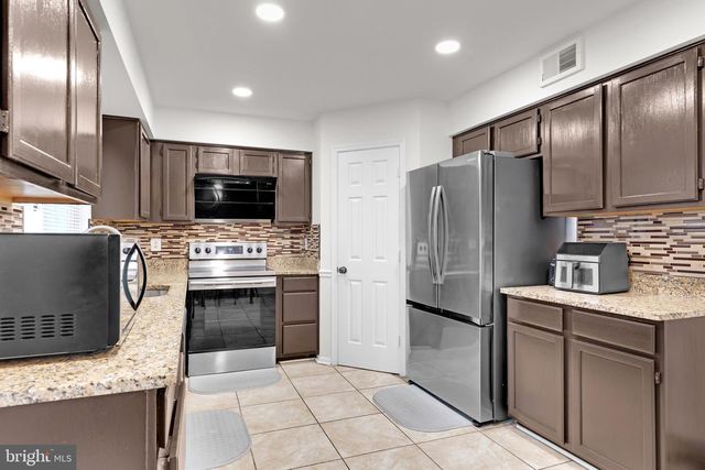 9242 JESSICA DR, Manassas Park, VA 20111