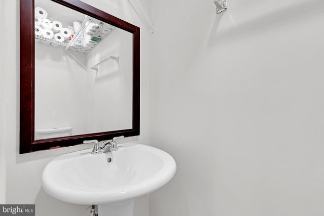 9242 JESSICA DR, Manassas Park, VA 20111