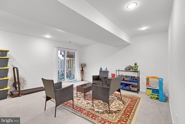 9242 JESSICA DR, Manassas Park, VA 20111