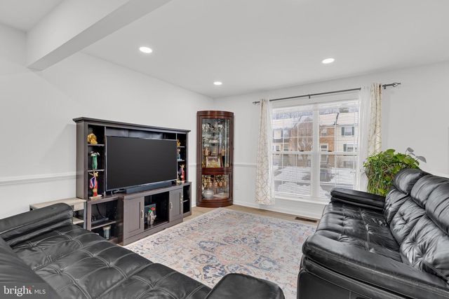 9242 JESSICA DR, Manassas Park, VA 20111