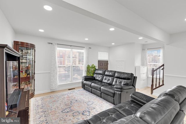 9242 JESSICA DR, Manassas Park, VA 20111