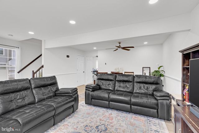 9242 JESSICA DR, Manassas Park, VA 20111