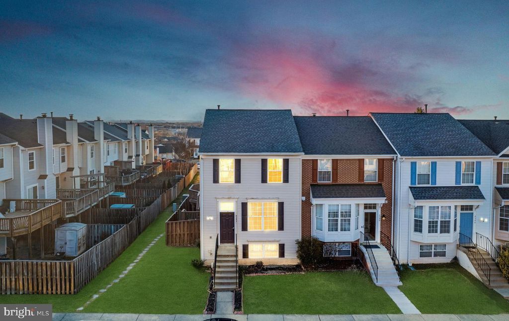 9242 JESSICA DR, Manassas Park, VA 20111