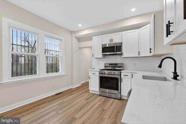 306 WALNUT ST, Camden, NJ 08103