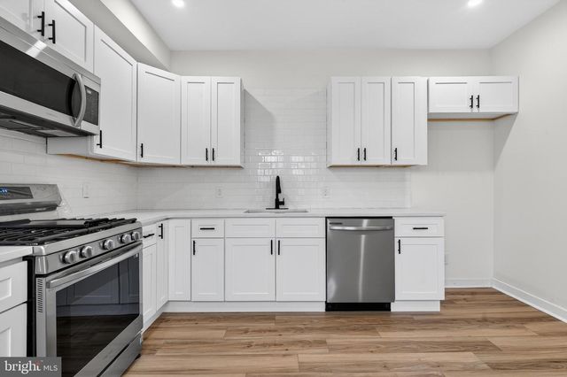 306 WALNUT ST, Camden, NJ 08103