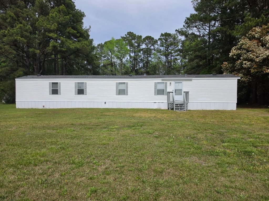 762 West Bear Grass Rd., Longs, SC 29568
