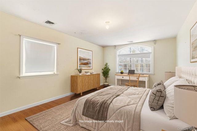 12 Cannon Court, Huntington, NY 11743